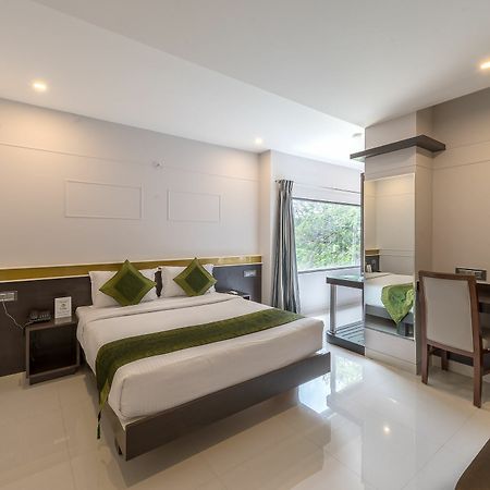 Отель Treebo Raj Premier, Indiranagar Бангалор Экстерьер фото